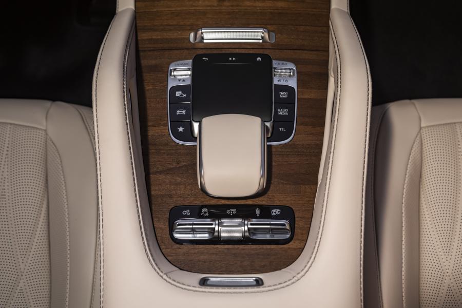Детали интерьера Mercedes-AMG GLS63 4Matic+ (X167) 2020 года  (NA) (фото 62 из 89)